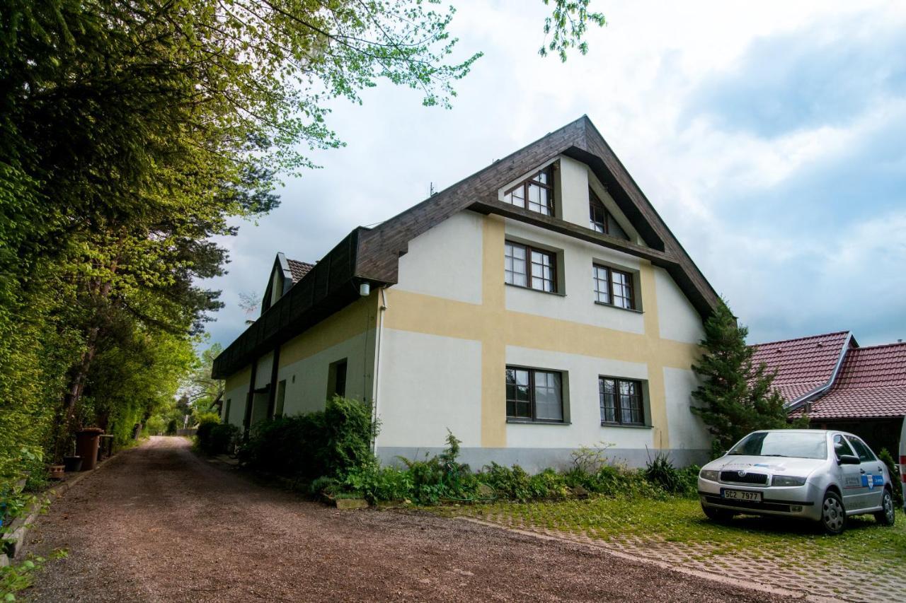Penzion U kostela Mláka Esterno foto